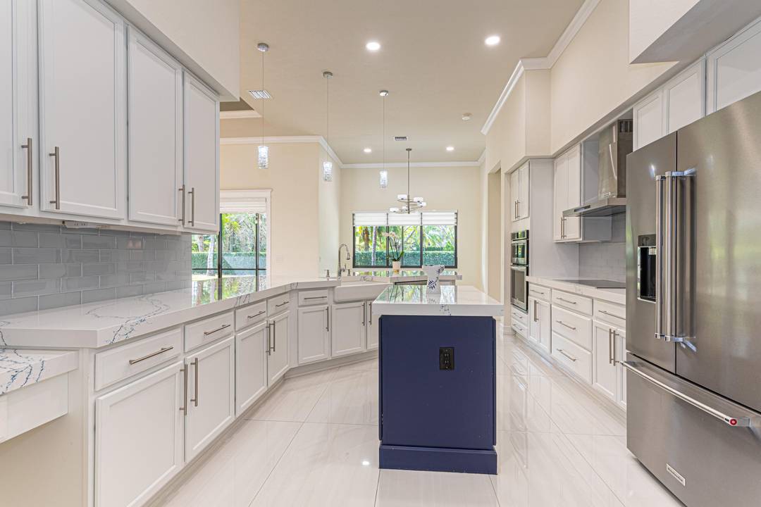 Welcome to 3352 Siena Circle in the gated community of Castellina in Wellington.