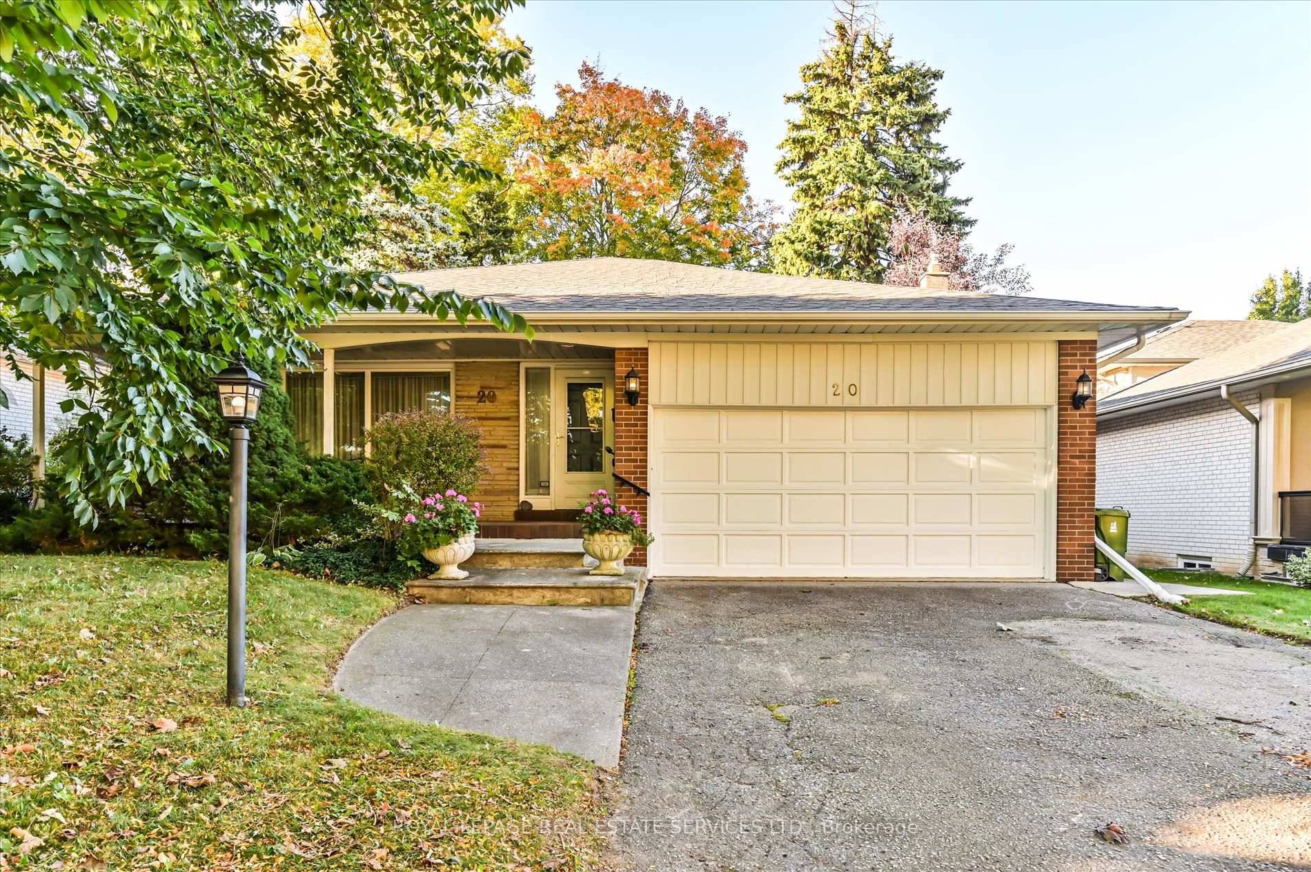 Welcome to Widdicombe perfectly situated in the heart of Richmond Gardens, one of Etobicoke's most family friendly and sought after neighbourhoods.