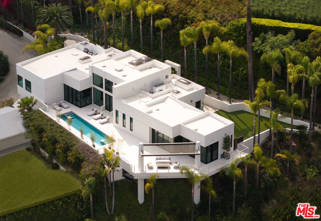 9405 Sierra Mar Pl 5.0 Sunset Strip LA