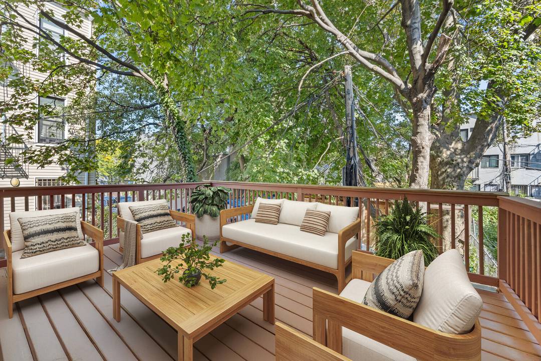 Welcome to 9 Kane Pl, Unit TWNHSE a beautifully designed 3 bedroom, 2.