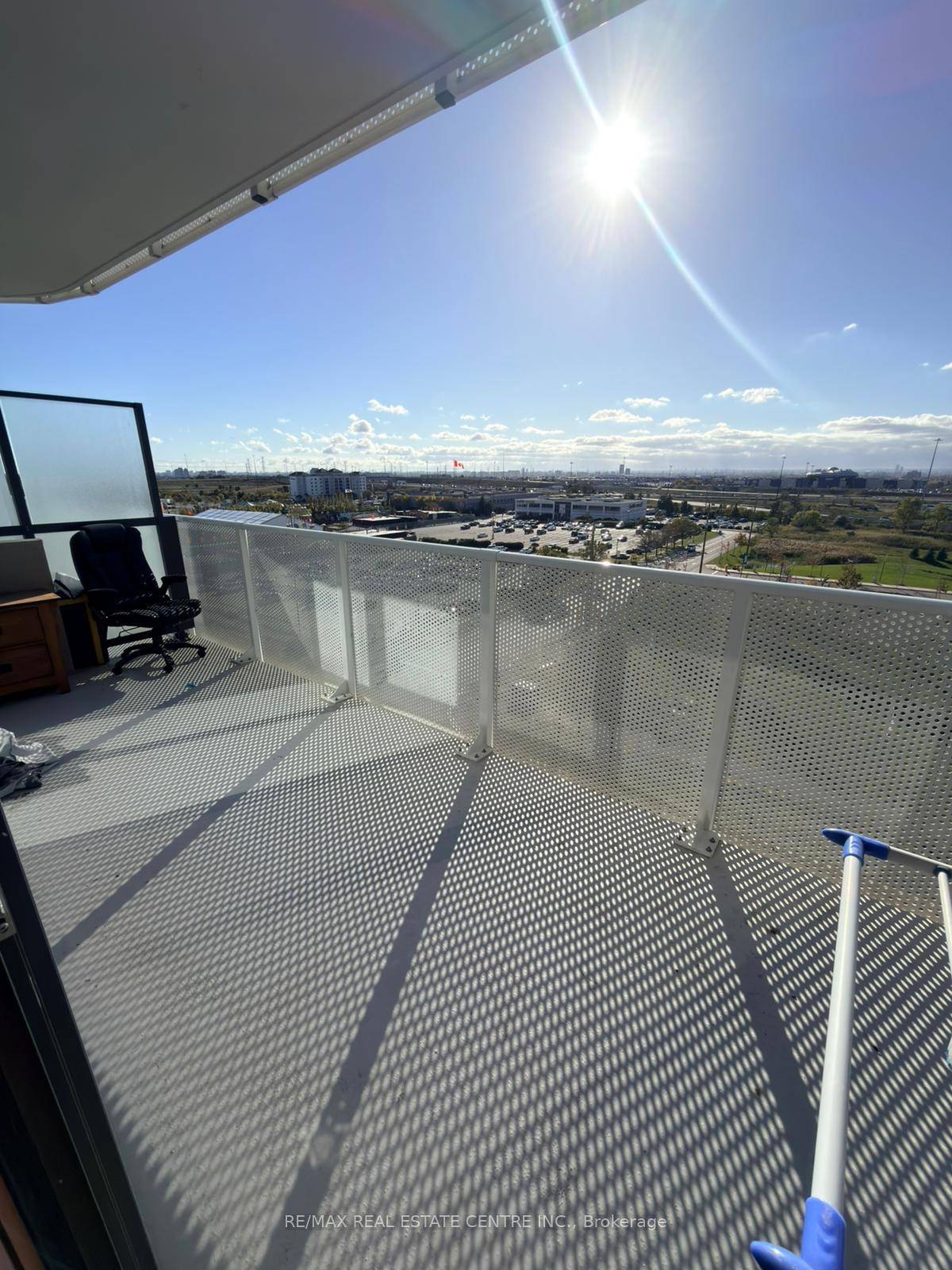 1 Bedroom plus Den Den has a solid door and suitable as 2nd bedroom 1 bathrooms.