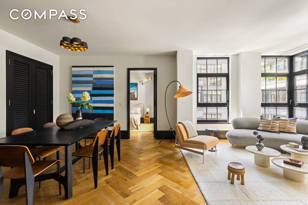 Welcome to Residence 5O at 51 Jay Street a sprawling, serene loft located in one of DUMBO s most distinguished warehouse conversions.