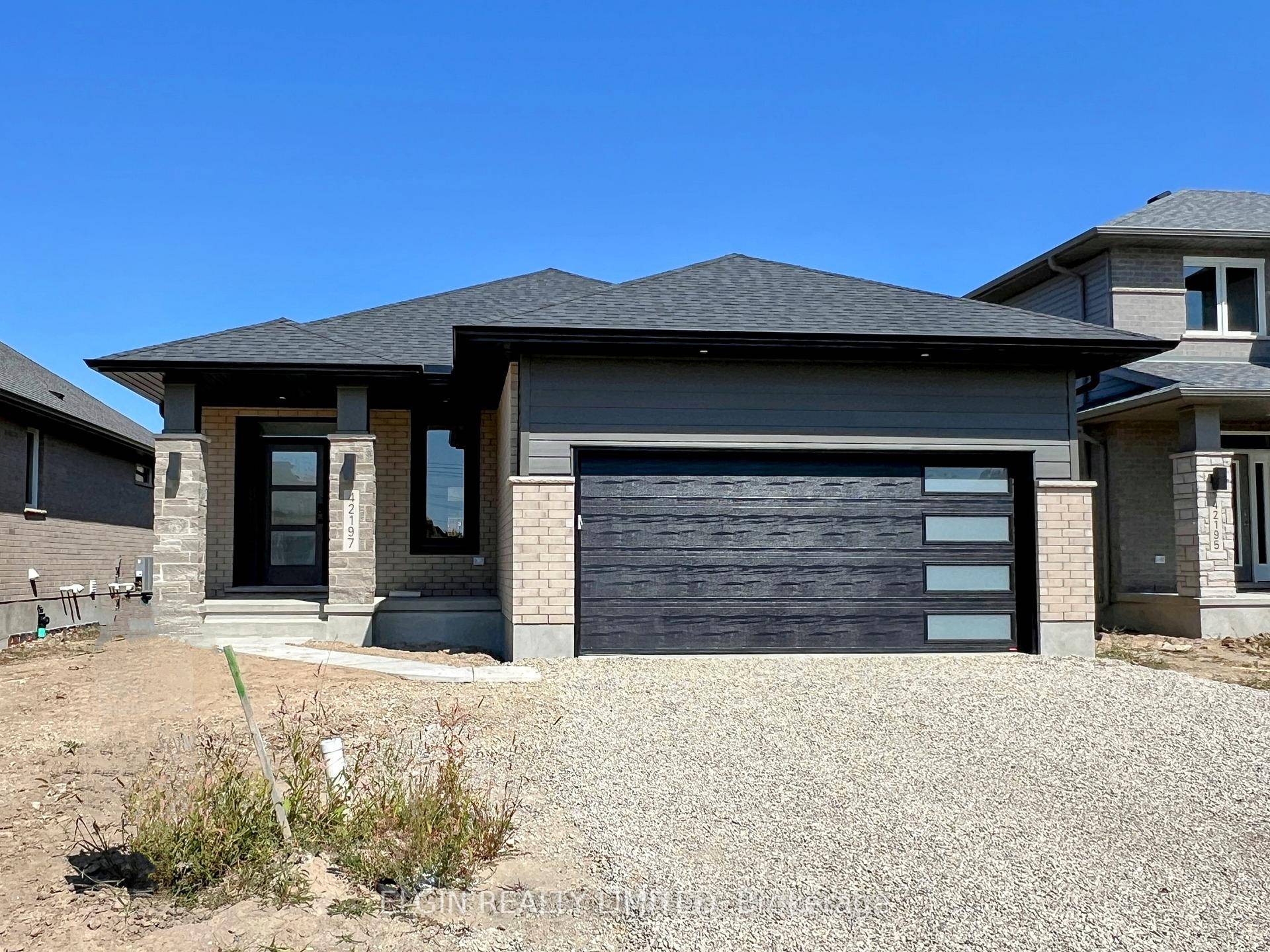 Move in ready, the 'Trentwood' bungalow by Hayhoe Homes features 3 bedrooms 2 1, 3 bathrooms, and a bright open concept main floor layout with 9' ceilings, hardwood and ceramic ...