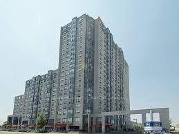 MOTIVATED SELLERS Offers any time Welcome to this spacious 1 bedroom, 1 bath penthouse suite.