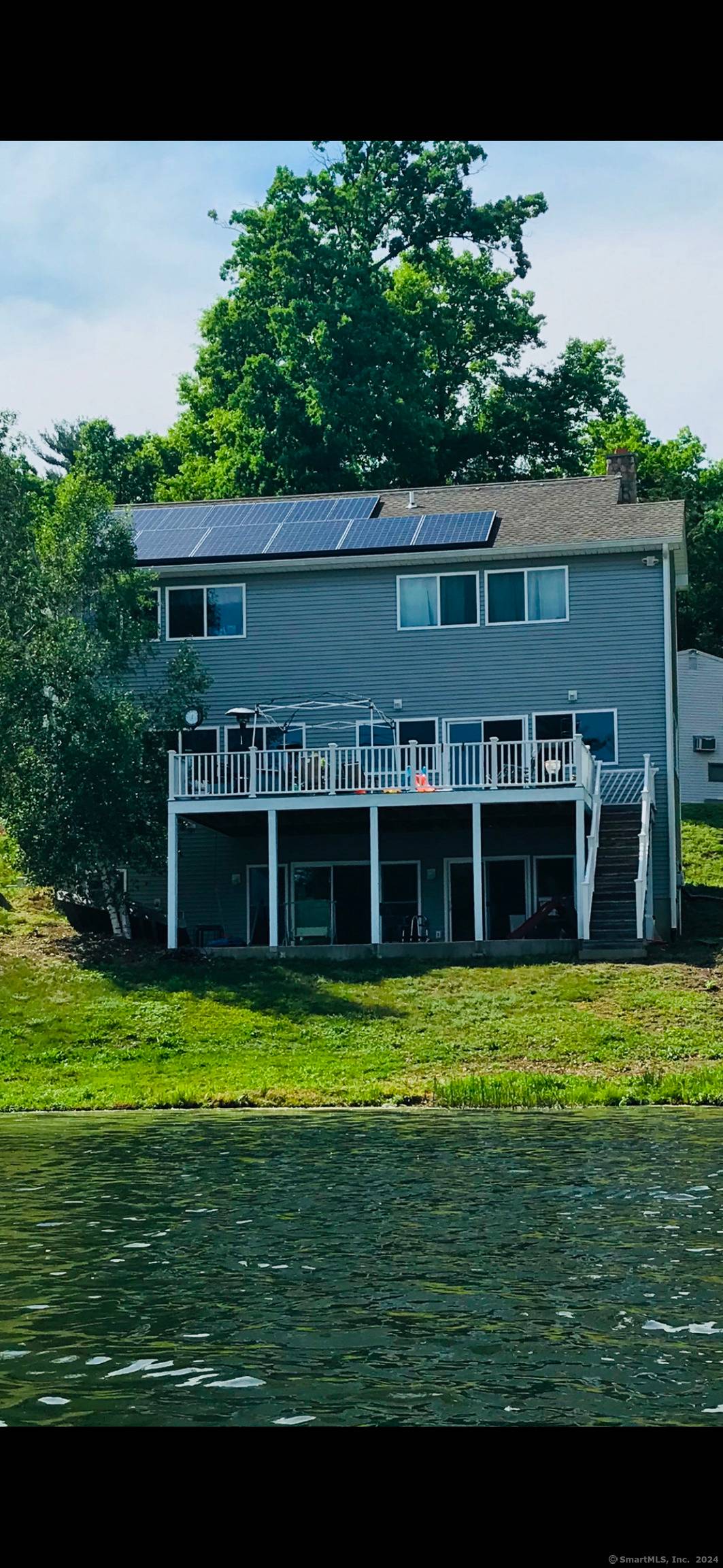 WOW WATERFRONT PROPERTY in BURLINGTON !