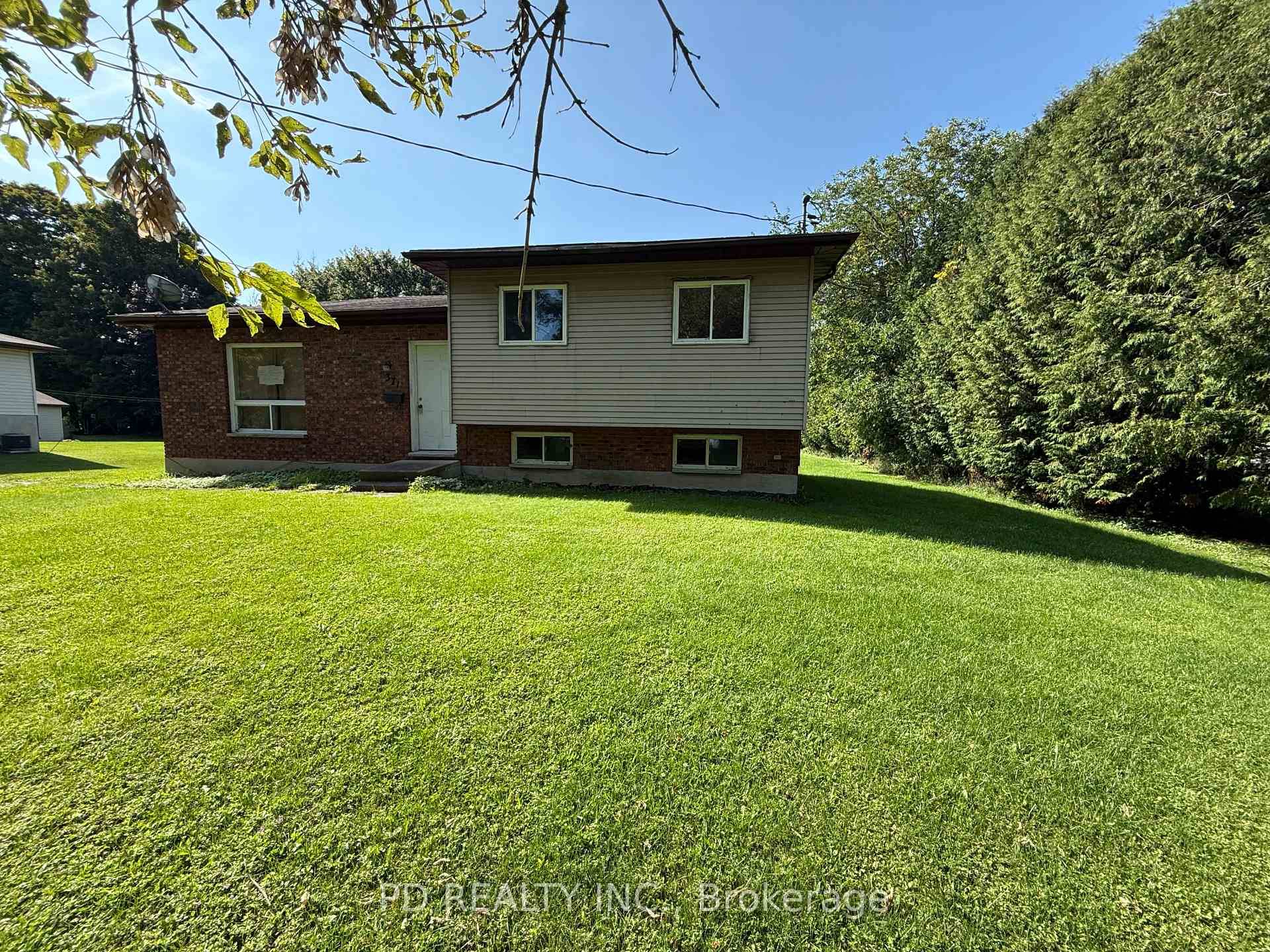 This 3 bedroom, 1 bathroom side split situated on a spacious half acre lot in the quiet community of Shallow Lake.