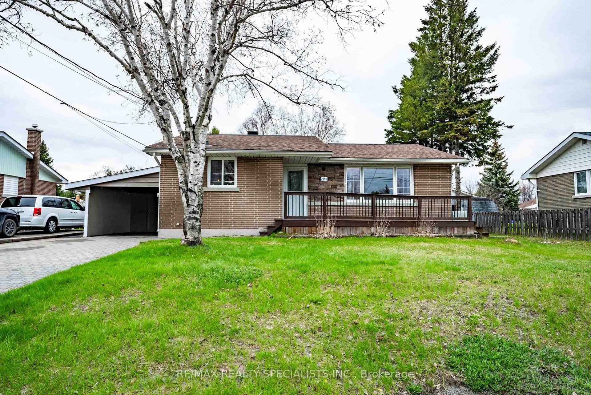 Welcome to 2296 Madison Avenue a beautifully maintained all brick bungalow nestled in the heart of New Sudbury.