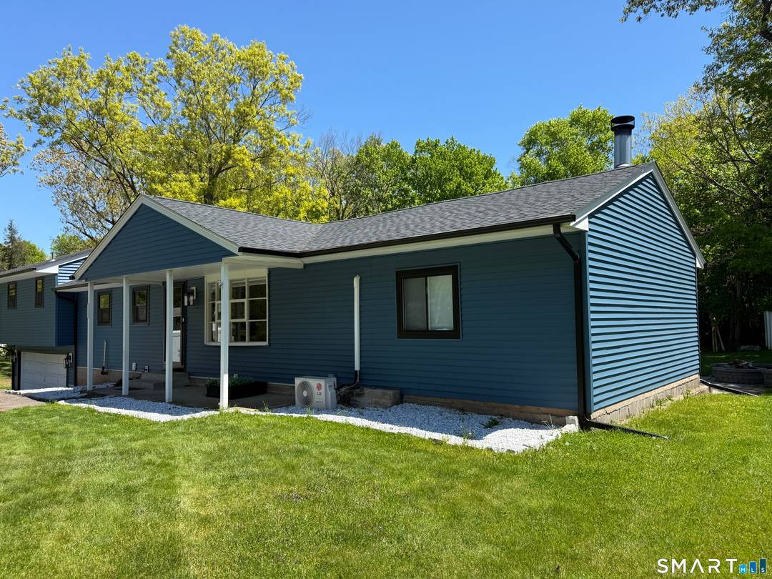 Welcome to this stunning house with 2594 SF of which 506 SF is finished basement.