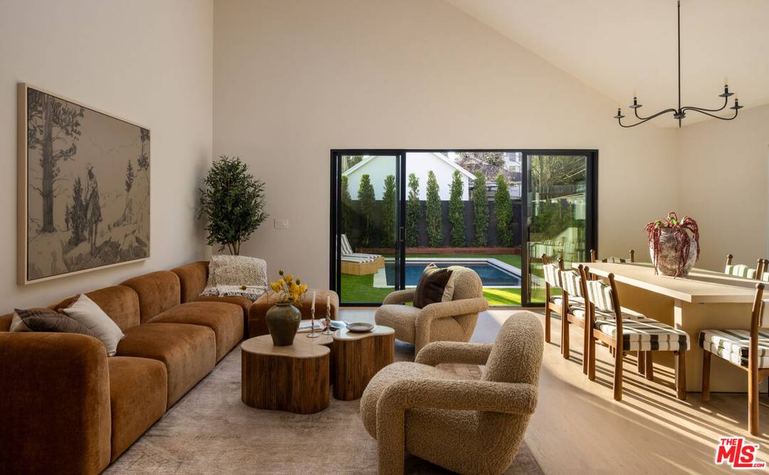 321  N Lucerne Blvd 3BR Mid Wilshire La