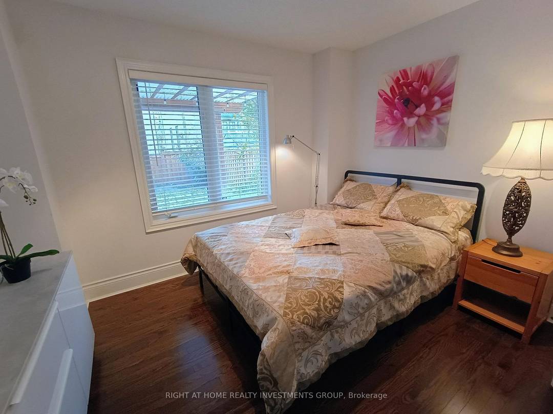 Short term accommodation available, A clients only, No pet, no smoking, Unit located on a ground floor, not in a basement.