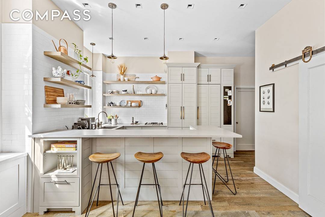 This beautifully reimagined one bedroom residence blends pre war charm with modern luxury in one of downtown s most coveted locations.