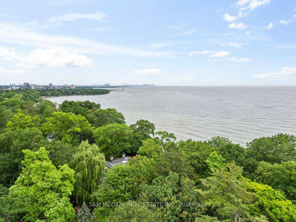 Welcome to 988 Tennyson Avenue, a truly luxurious sanctuary nestled in the heart of Lorne Park Estates one of Mississauga's most exclusive and historically rich communities.