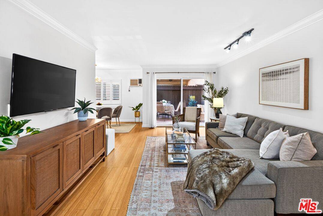 1154  S Barrington Ave 1BR Brentwood La