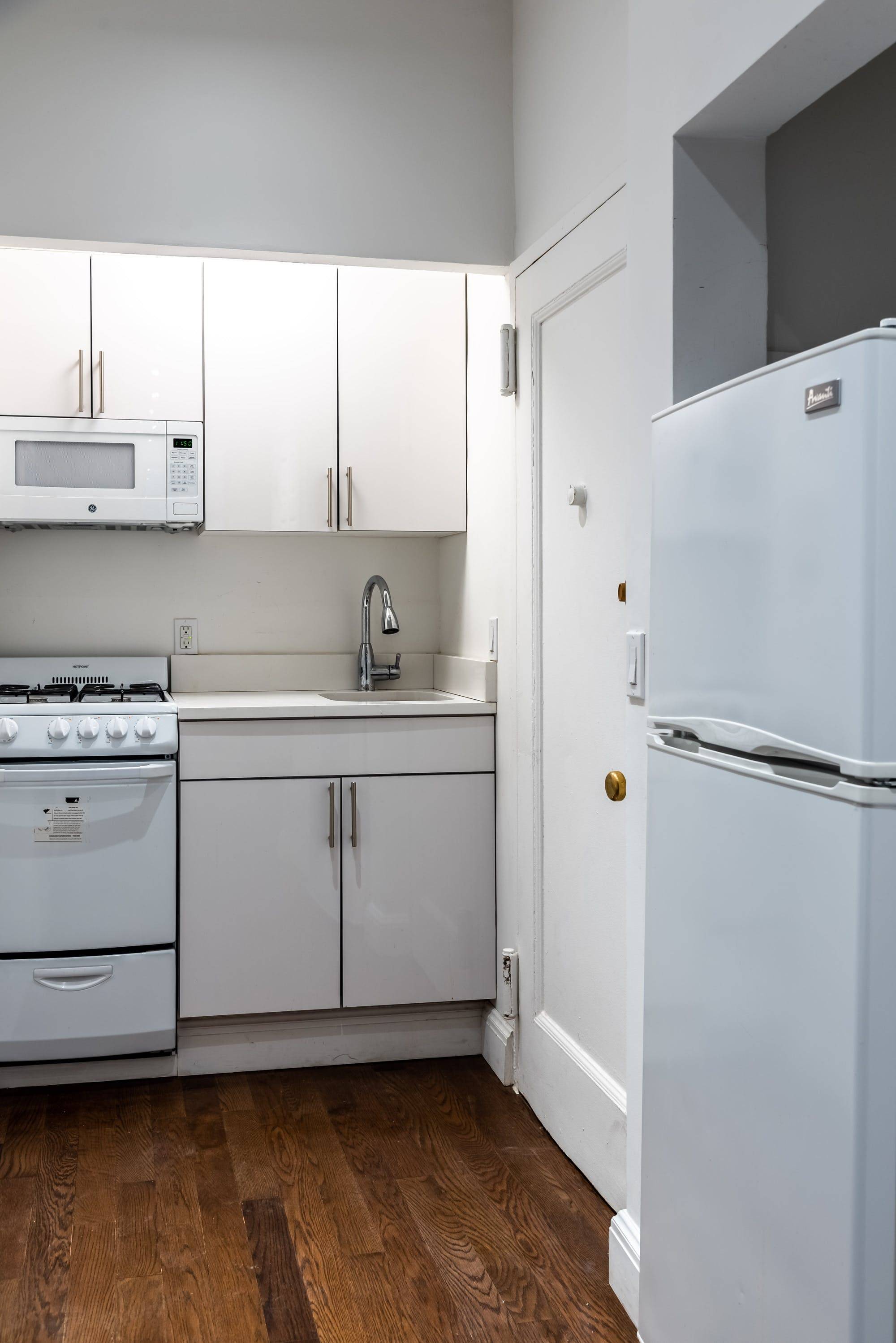 NO FEE ELEVATOR BUILDING Open House by appointment.