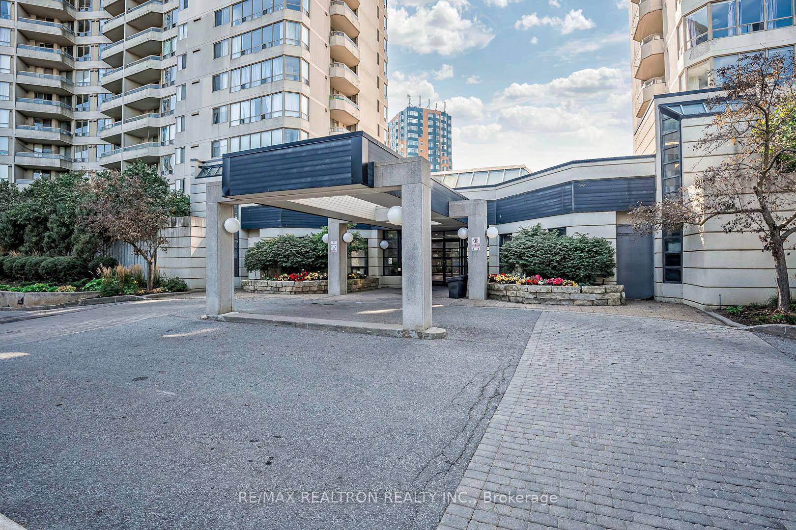 Prime Location ! Welcome to 160 Alton Towers Circ built by Menkes a well managed building offering top notch amenities in one of the most convenient neighbourhoods.