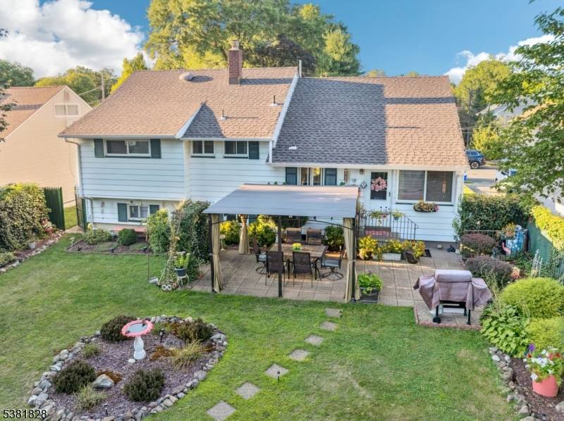 Welcome to the BROOKDALE SECTION and this 5 level split nestled mere blocks from Brookdale Elementary School !