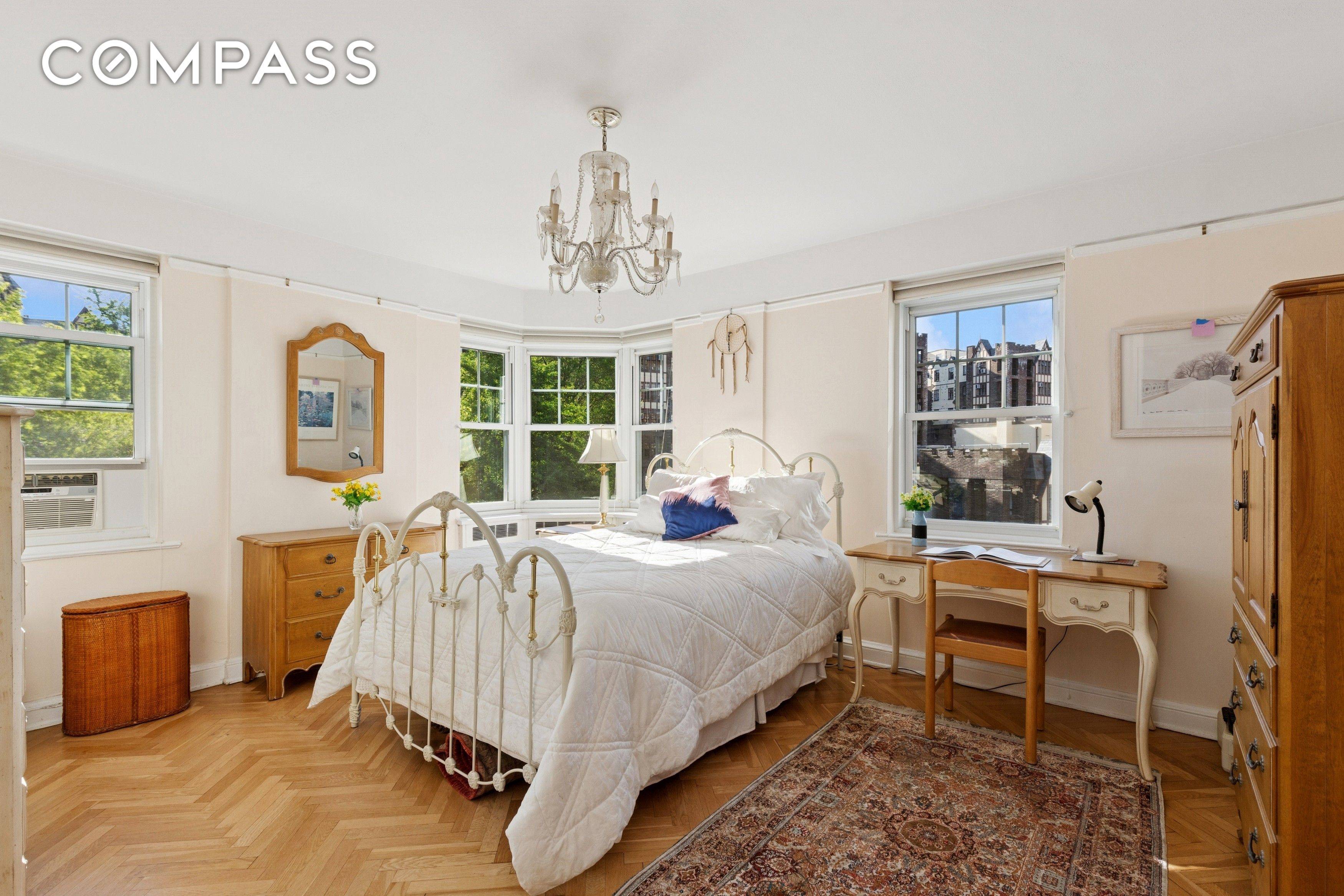 Castle Village 2 true bedrooms Welcome home to this fifth floor rarely available Castle Village gracious 2 bed, one bath home in the heart of the Heights.