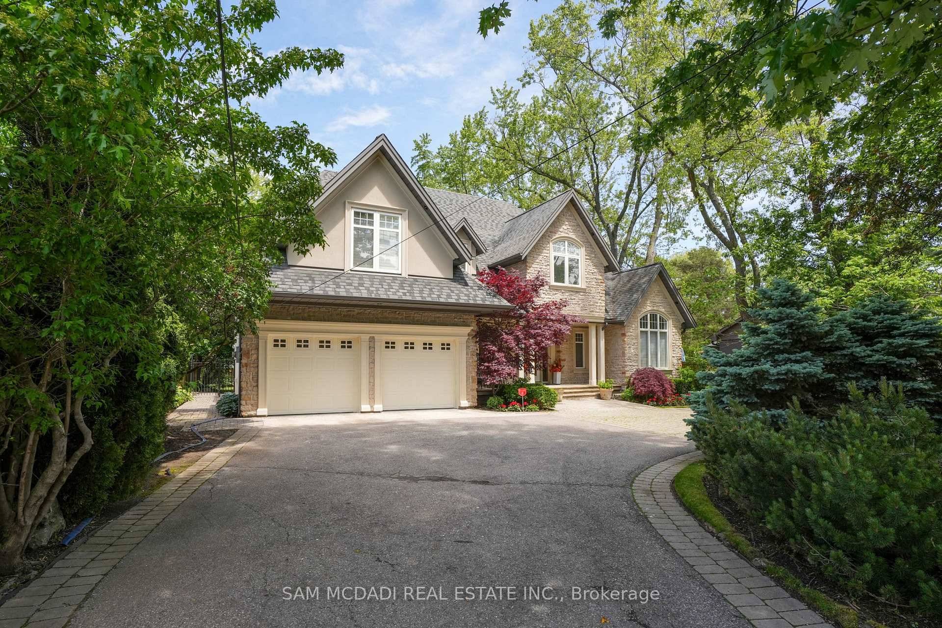 Located in the prestigious Lorne Park community, this stunning executive home offers over 5, 300 sq.