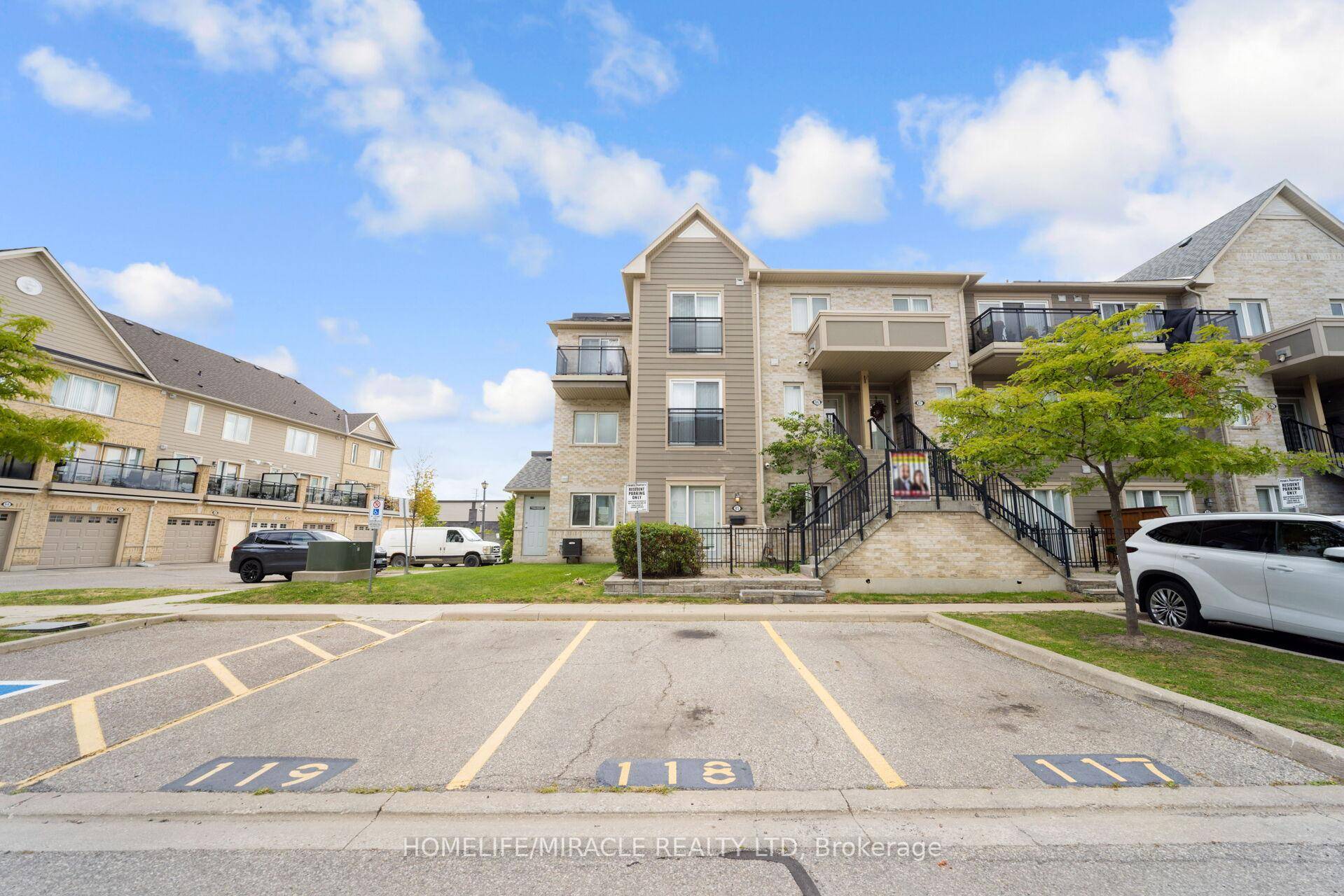 Beautiful End Unit 2 Bedroom Condo Stacked Townhouse !