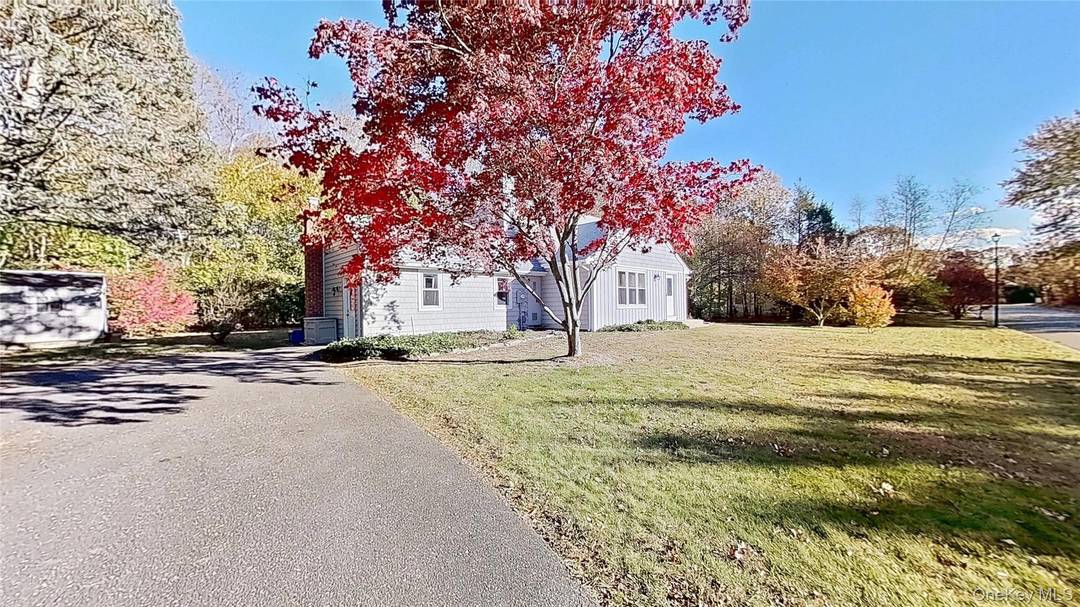 This welcoming neighborhood is in a prime North Shore community, convenient to stores, restaurants, parks, boating, fishing, beaches, two golf courses, and the ferry to New England !