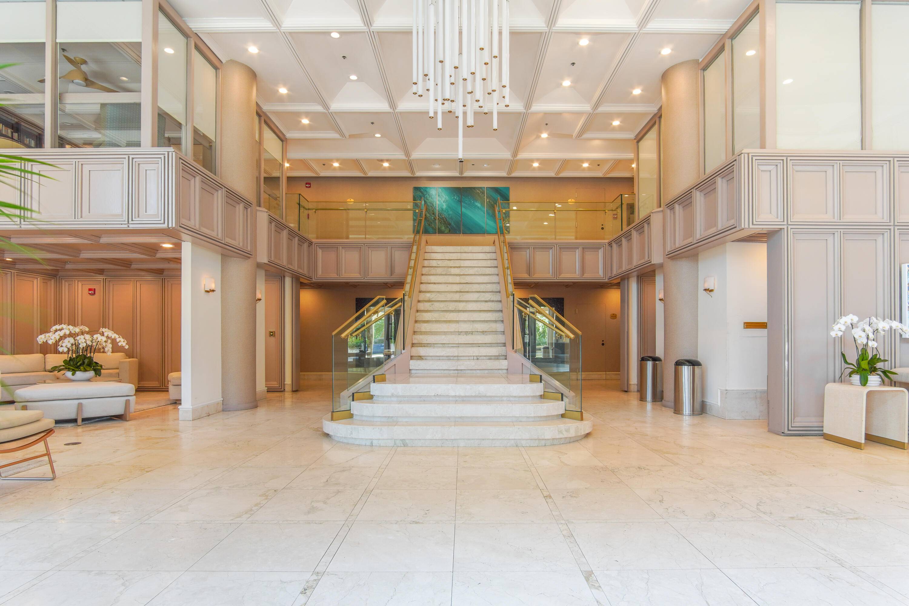 Gorgeous 2 2 Pus DEM apartment with beautiful Ocean Enjoy living in this luxury paradise, with this bright, neat and spacious unit.