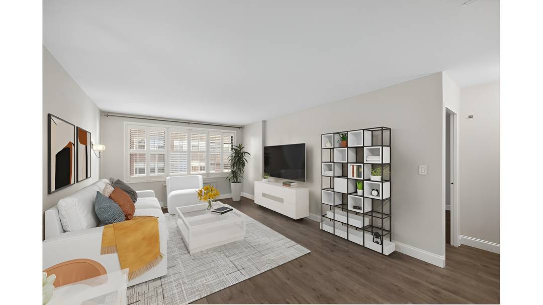 This beautifully renovated one bedroom on the Upper East Side is in mint condition and exactly what today's buyer wants twenty four hour doorman, clean lines, smart design, and true ...
