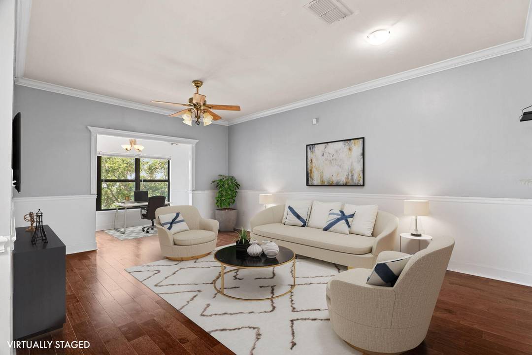 Your seach is over ! Spacious one bedroom, one bathroom with additional FLEX room condo at an amazing price.