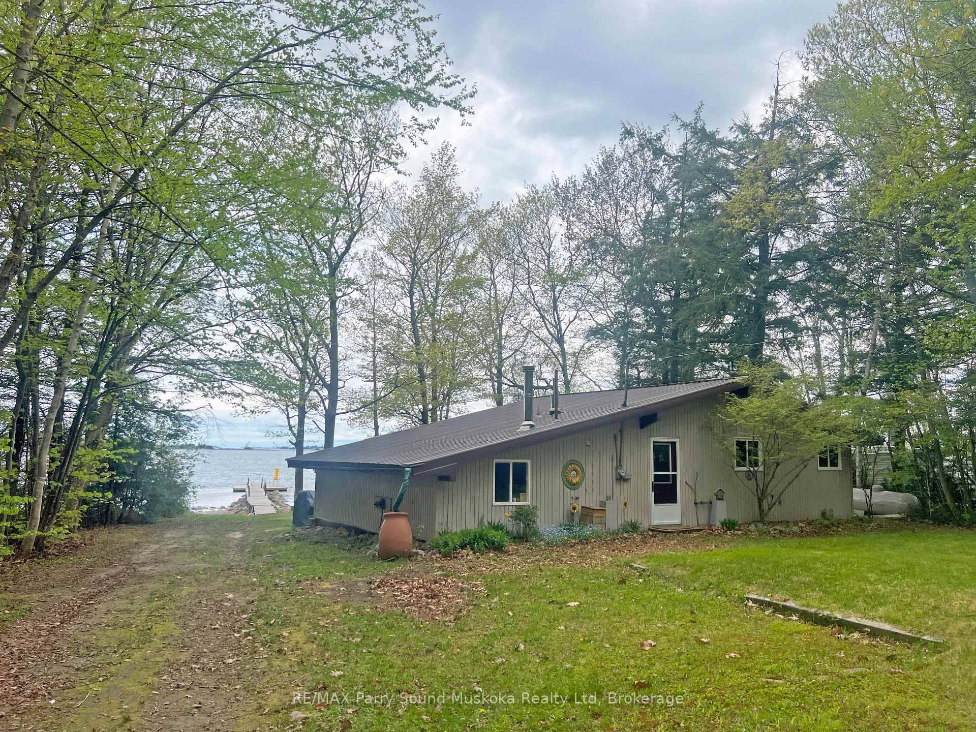 PRIME PARRY ISLAND WATERFRONT COTTAGE !