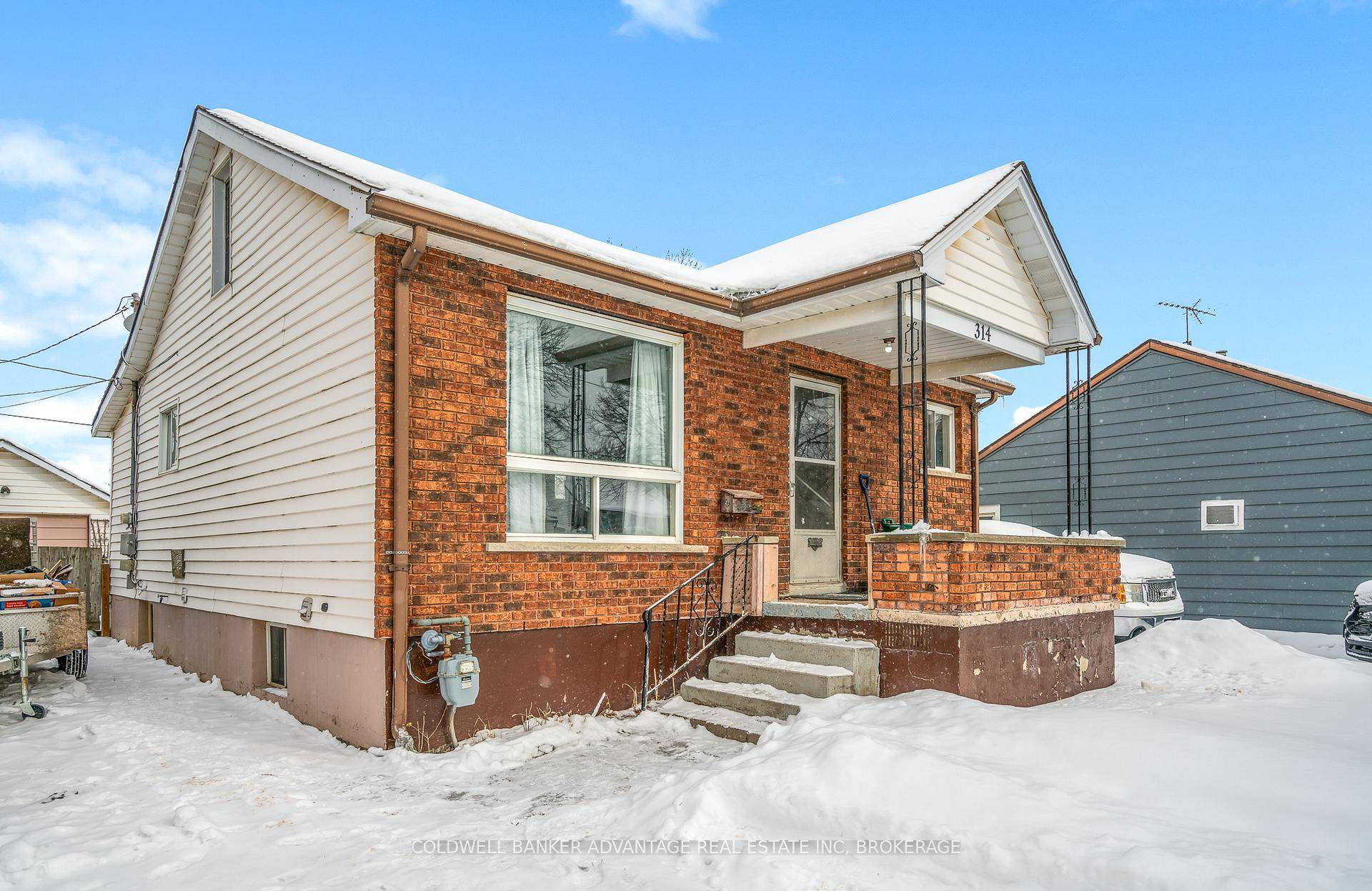 Great value for this excellent 2 bdrm starter w full height, dry basement consisting of 2 additional bedrooms, 3pc bath, Rec room amp ; separate entrance providing potential for future ...