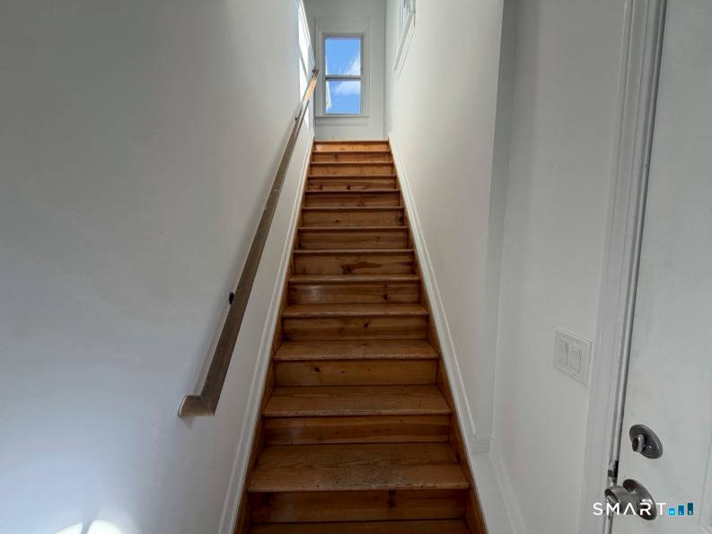 Located in the desirable Cove neighborhood of Stamford this spacious 4 bedroom, 2 full bath rental offers an impressive of living space across two full floors.