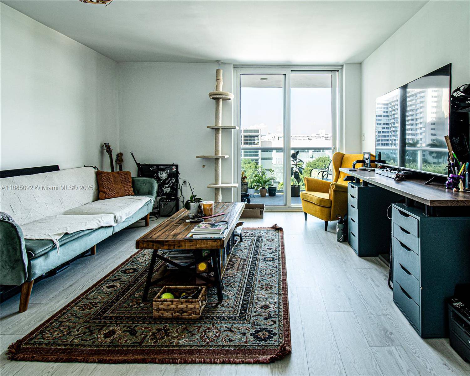 Beautifully renovated 1 bedroom, 1 bathroom residence located in a quiet residential area in the heart of South Beach.