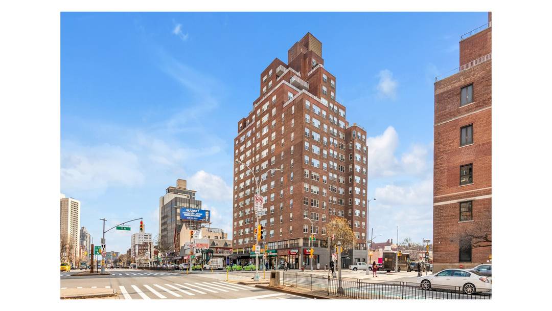 Iconic Duplex Penthouse Panoramic Skyline Views amp ; Expansive Terraces Crowning Lane Tower, one of Forest Hills' most sought after co op high rises, this extraordinary five bedroom, three full ...