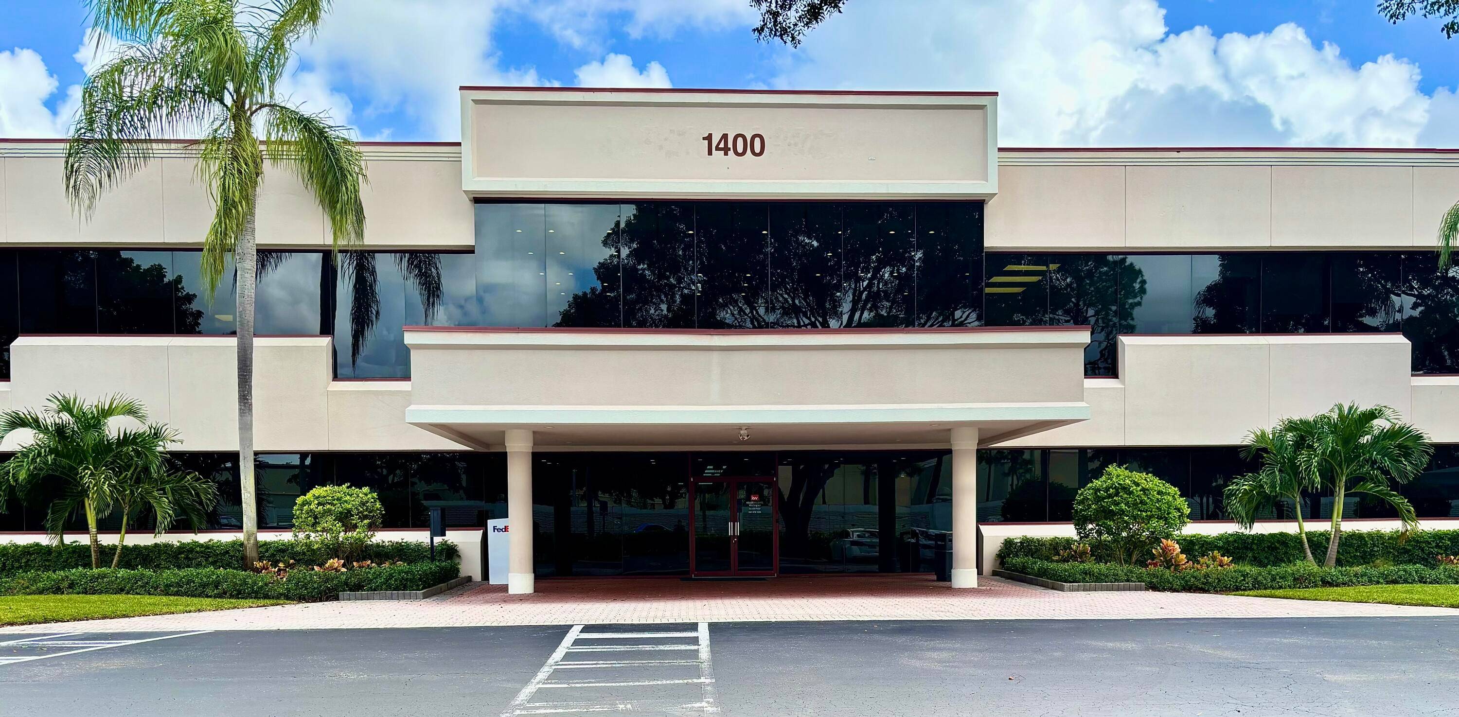 2, 003sf of prime first floor commercial space in the heart of Wellington.