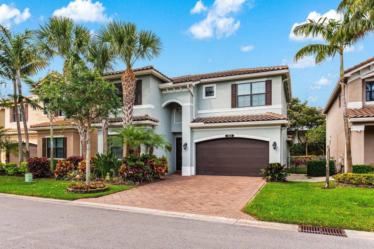 Welcome home ! This pristine Milano model at Tuscany North in Delray Beach is ready for new owners.