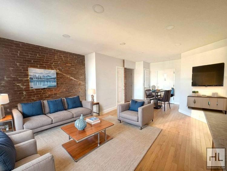 A bright, sunny 3 ? bedroom, unit nestled in Washington Heights.
