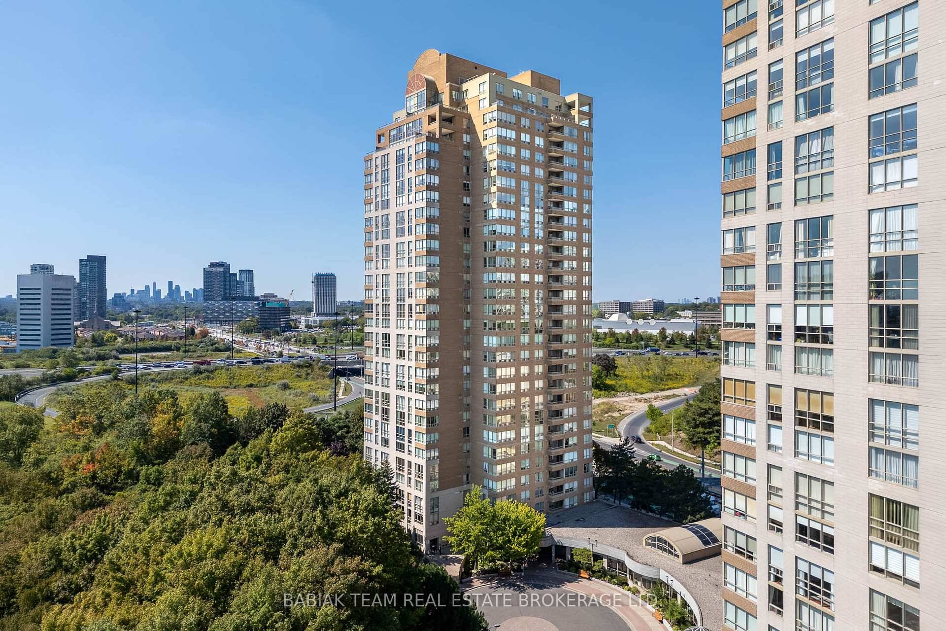 Welcome to this bright and spacious 2 den, 2 bath condo offering 1, 360 sq.