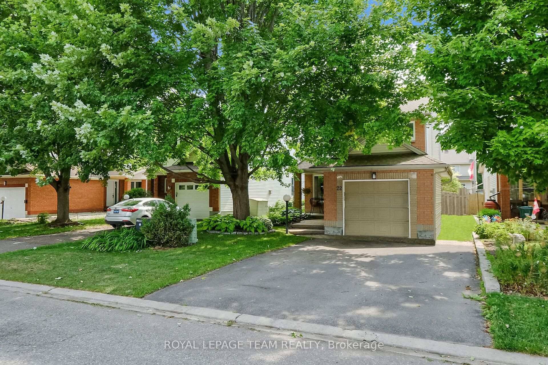Welcome to this beautifully maintained and tastefully updated single detached home in a desirable neighbourhood.