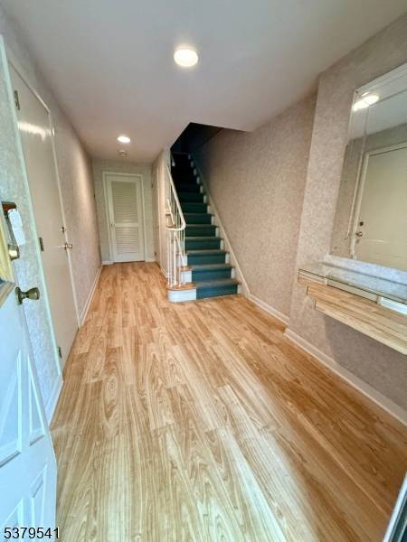 BONUS BASEMENT STUDIO ! !