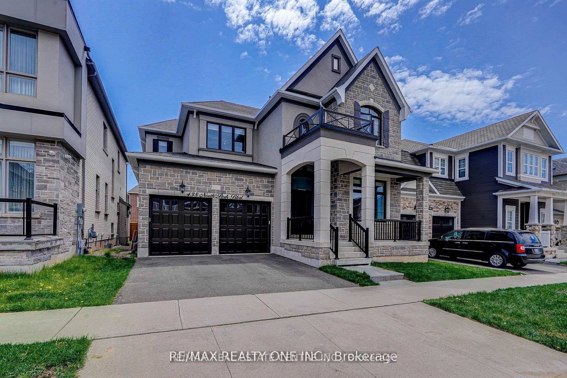 Experience this stunning Luxurious and spacious 4 bedroom, 4 bath detached home in the heart of Rural Oakville, boasting refined living space.