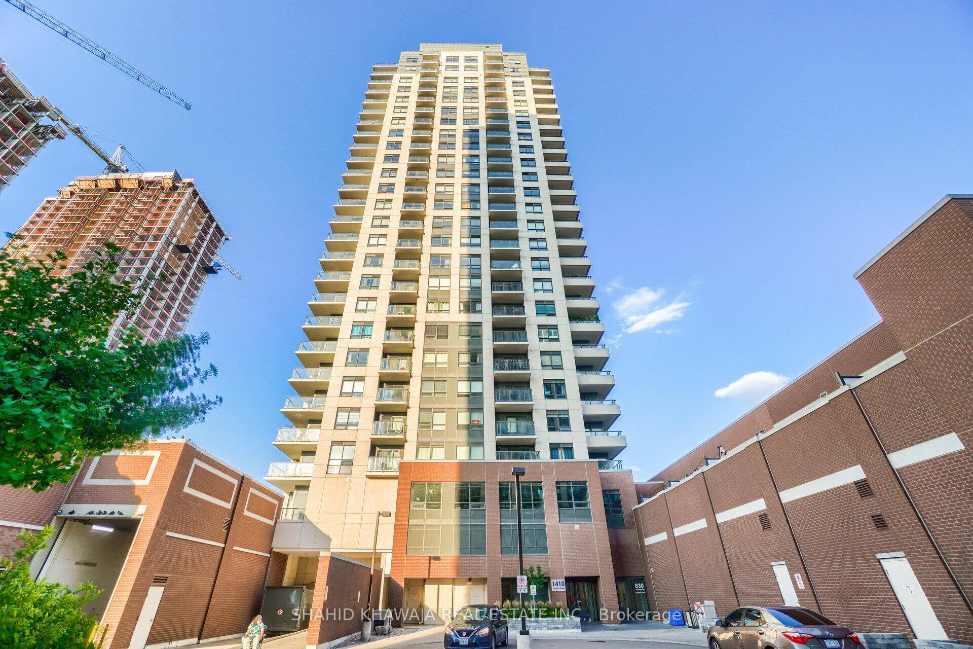 View Virtual Tour ! Just Under 700Sqft, Amazing Unit With views.