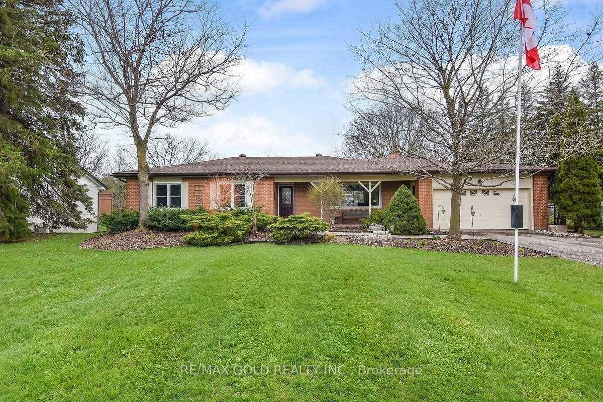 Stunning Bungalow for Sale in Sought After Caledon Location !