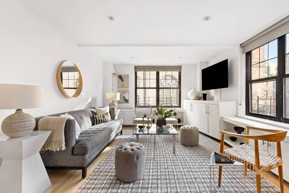What happens when character, space and convenience collide you discover the perfect 3 bedroom, 3 bath home office apartment you ve been hoping to find.