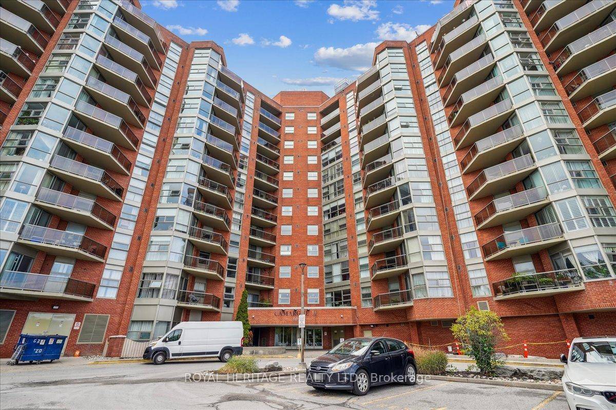 Fabulous Unit With Breathtaking Views Of Toronto Skyline, CN Tower, Green Space and Beautiful Sunsets.