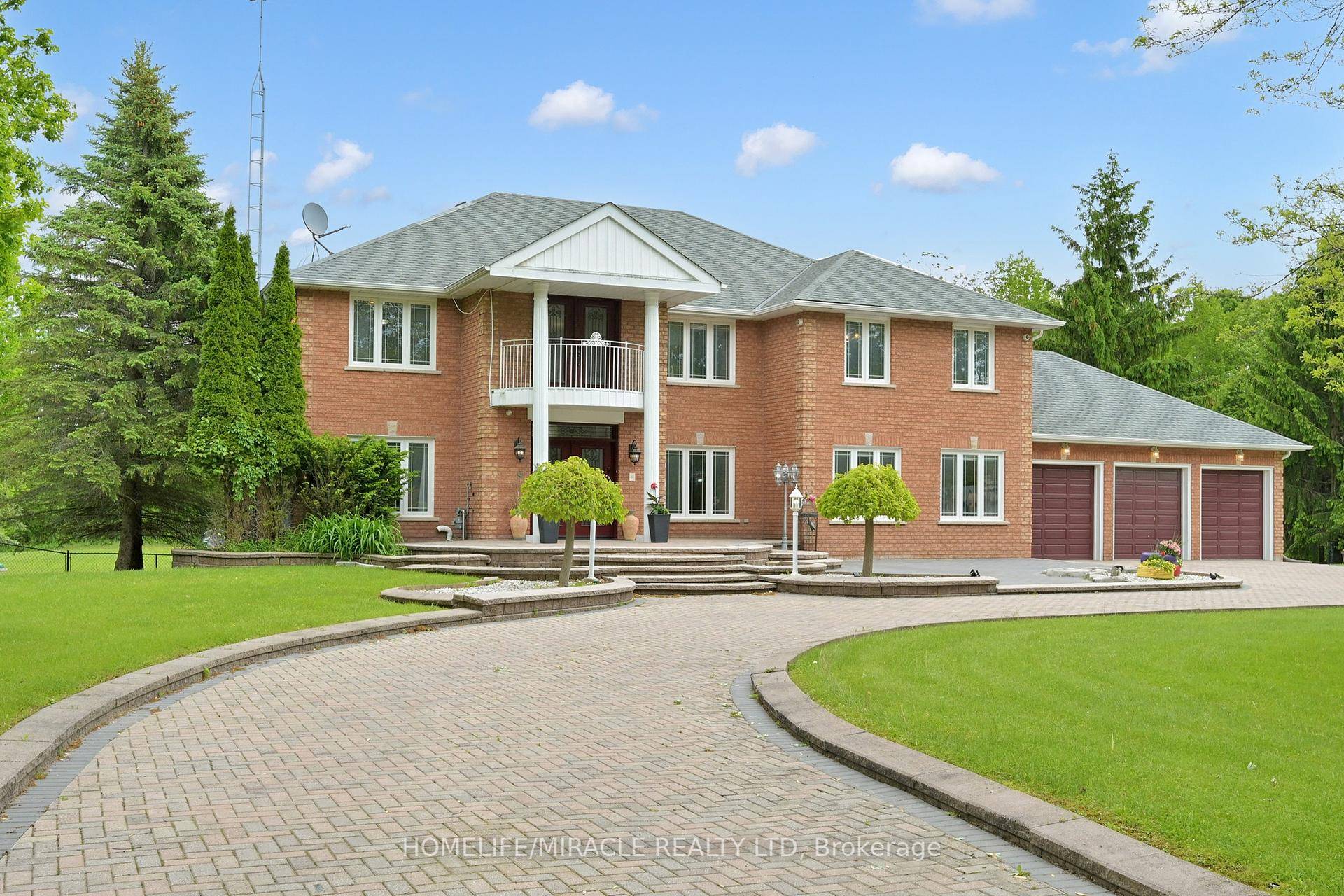 2 Acre Ravine Lot with 5 2 Bedrooms amp ; 9 Washrooms Mansion With a Circular Driveway.