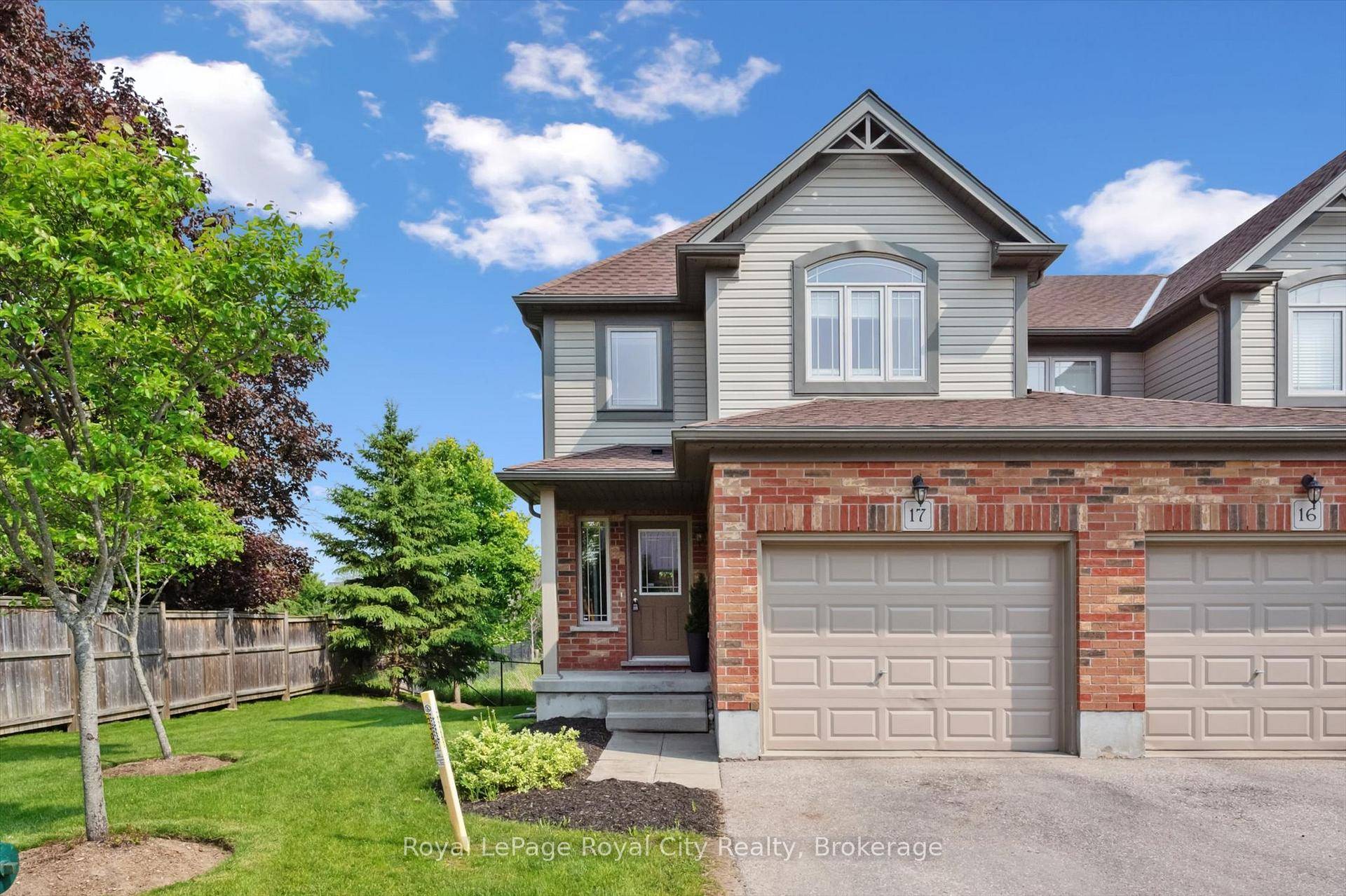 End Unit Townhome Backing onto Conservation in Kortright East !