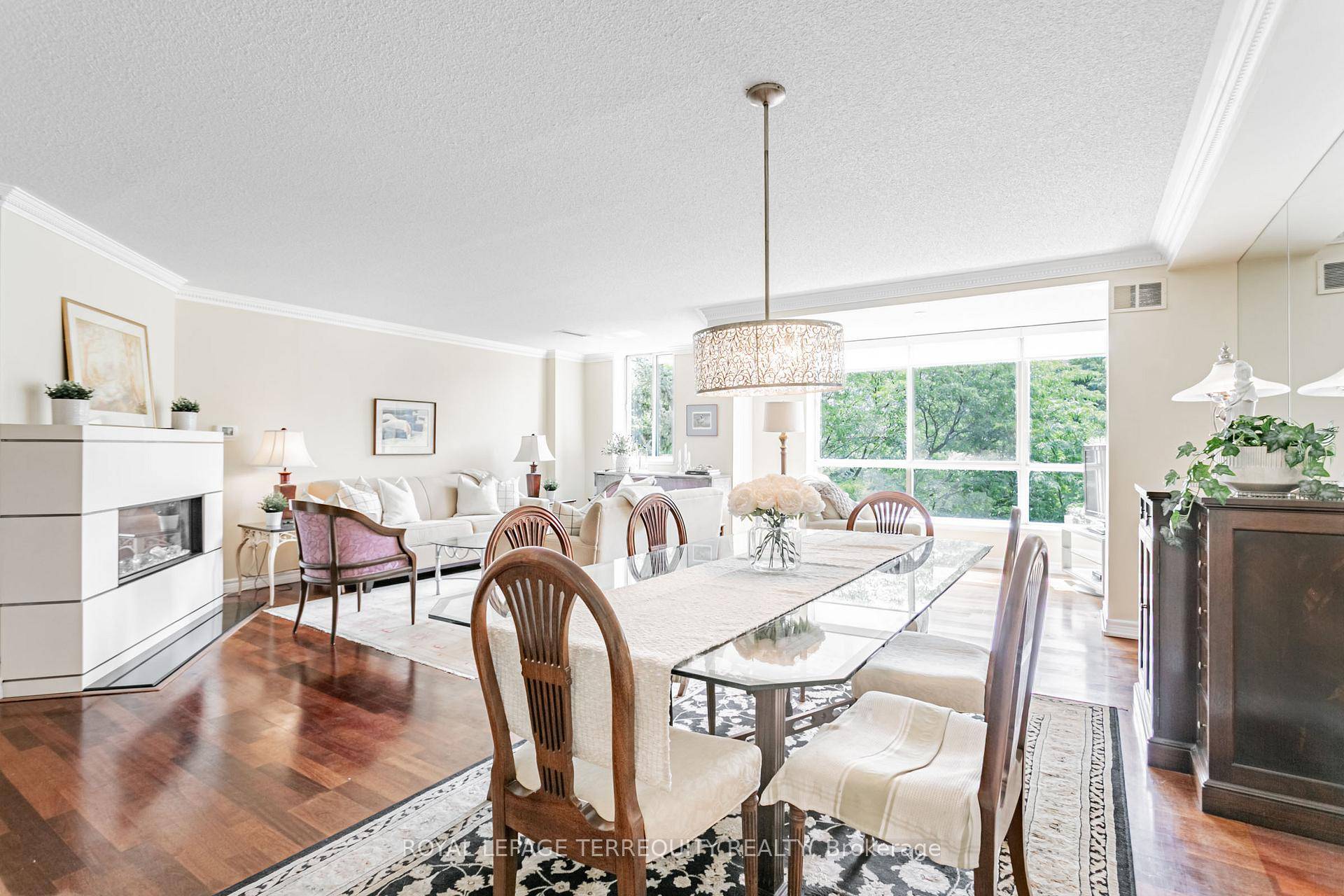 Discover timeless elegance and comfort in this rarely offered 2 bedroom residence located in one of Toronto's most sought after neighbourhoods Yorkville.