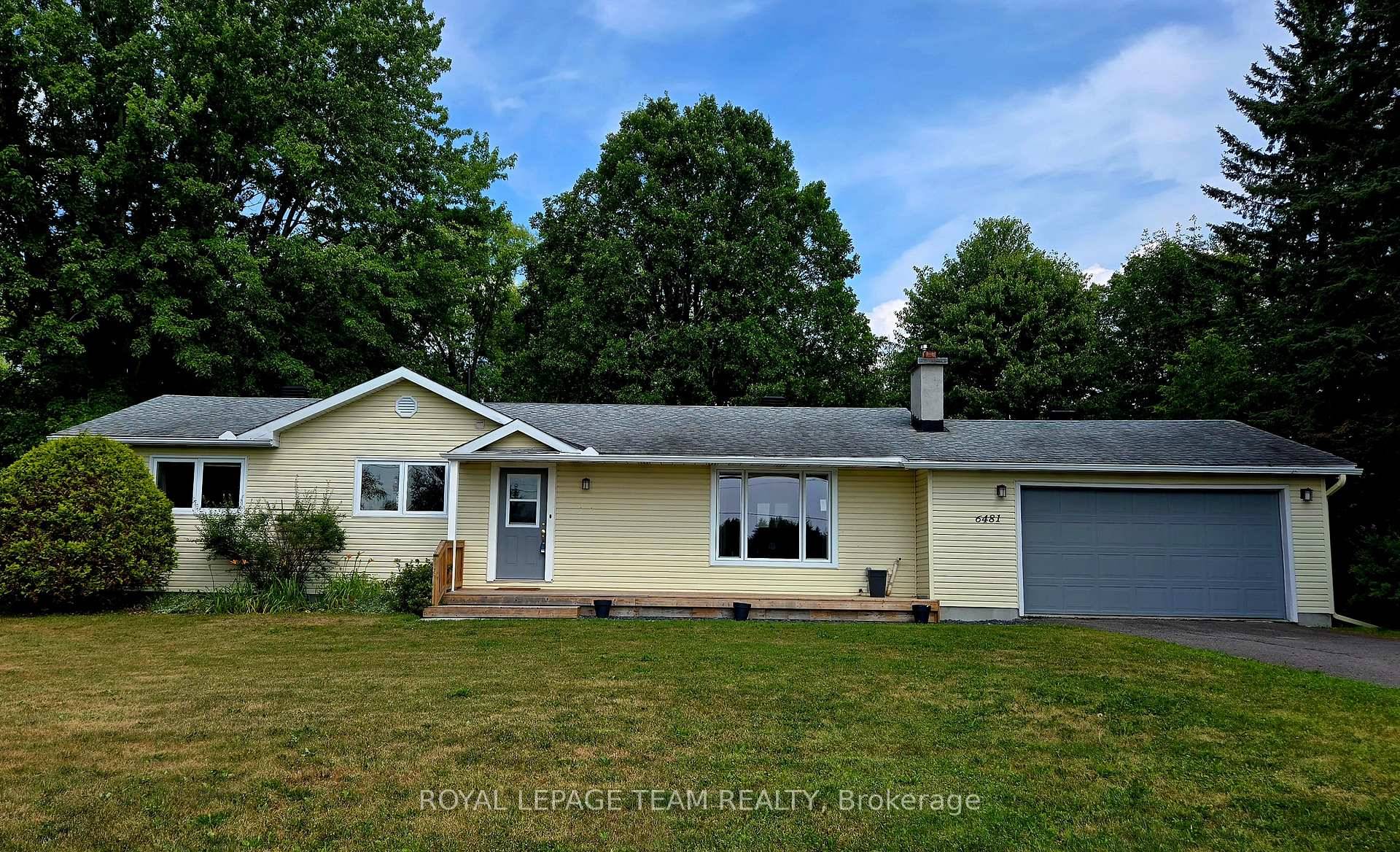 Charming bungalow nestled on a beautiful half acre lot at the edge of the prestigious Carleton Golf amp ; Yacht Club community in Manotick.