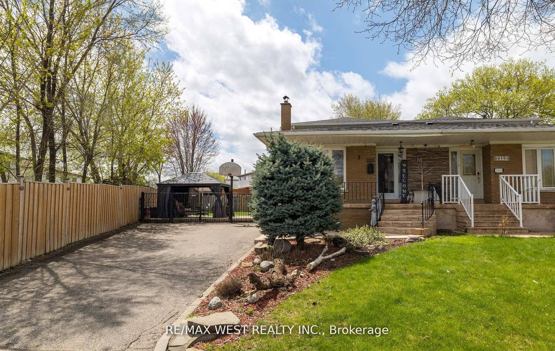 Nestled in a Lovely Neighborhood of Mississauga, this Stunning 5 levelBacksplit Home offers an Exceptional blend of Modern Upgrades and Timeless Charm.