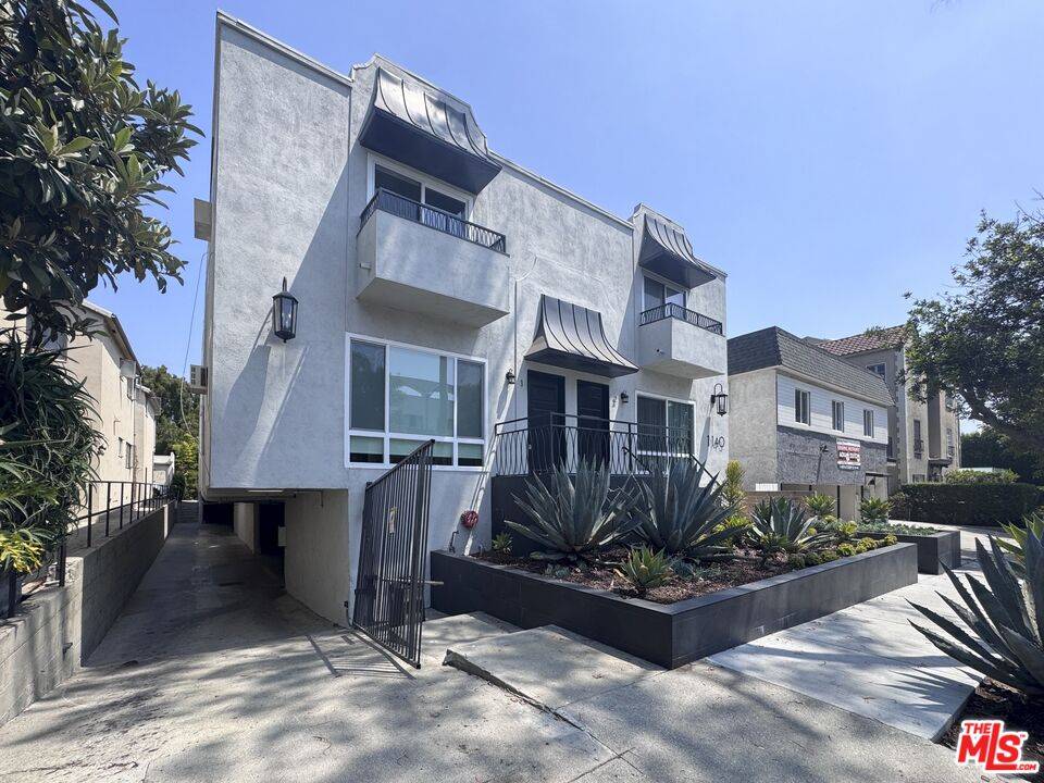1140 N Ogden Dr 14BR Hollywood Hills East La