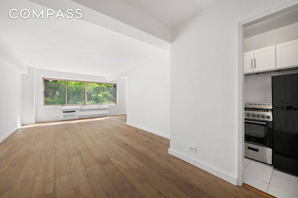 Immaculate and bright south facing alcove studio condo in the heart of it all.